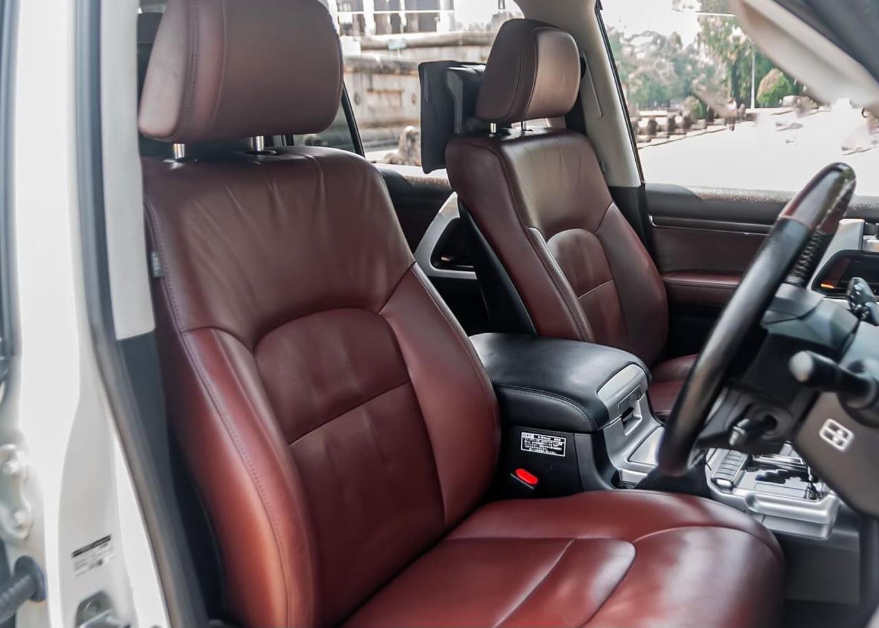 Toyota Land Cruiser Sahara V8 ZX Highest Spec 2016