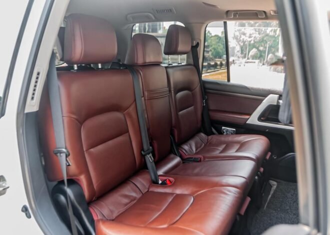 Toyota Land Cruiser Sahara V8 ZX Highest Spec 2016