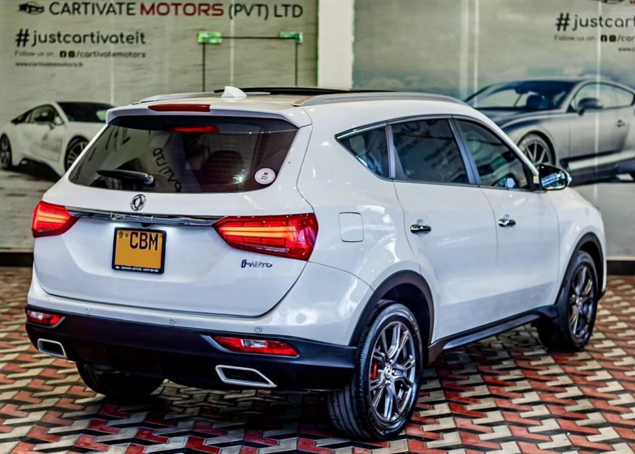 DFSK Glory I-Auto 7 Seater 2022