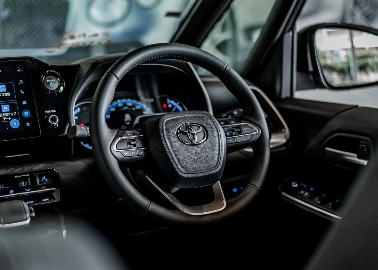 Toyota Voxy SZ Hybrid Brand New 2025