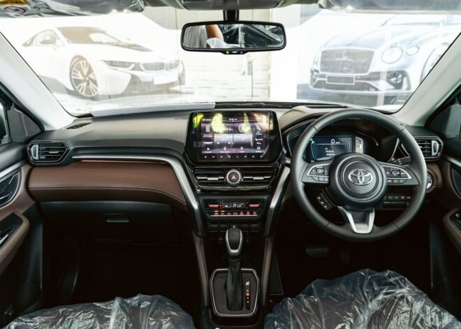 Toyota Urban Cruiser Hyryder V Brand New 2025 Black