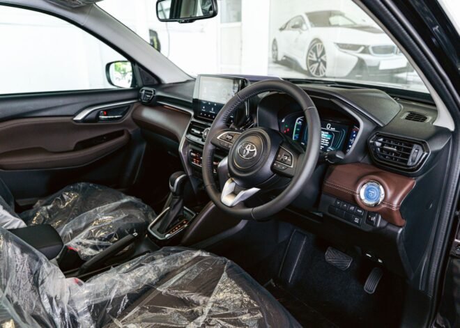 Toyota Urban Cruiser Hyryder V Brand New 2025 Black