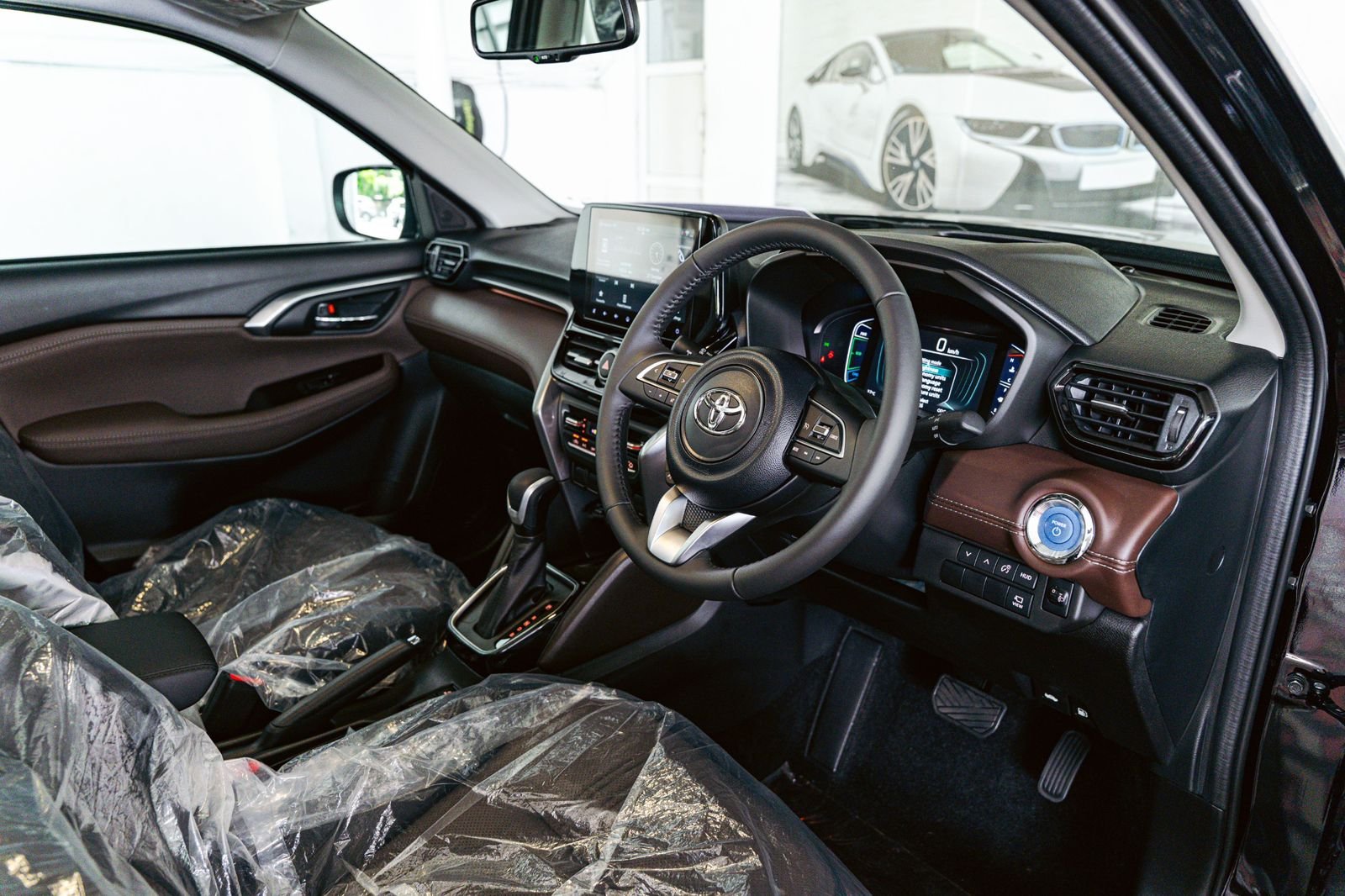 Toyota Urban Cruiser Hyryder V Brand New 2025 Black