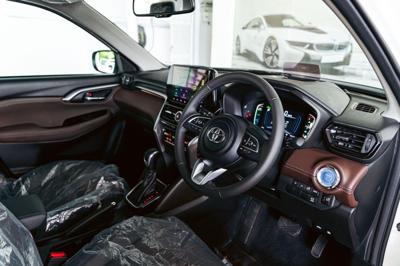 Toyota Urban Cruiser Hyryder V Brand New 2025 White