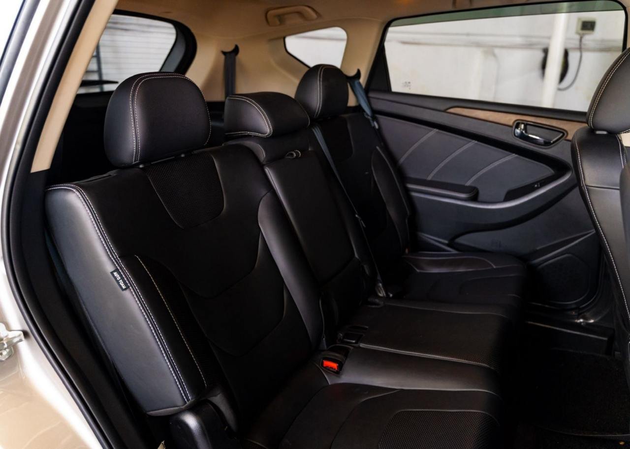 DFSK Glory I-Auto 7 Seater 2022