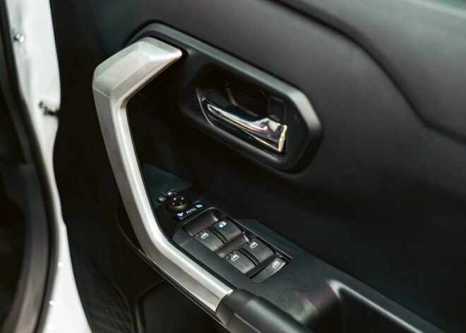 Daihatsu Rocky Premium G Hybrid 2025