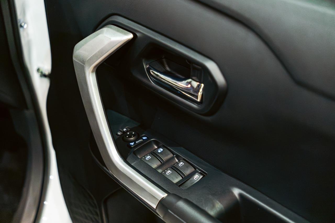 Daihatsu Rocky Premium G Hybrid 2025