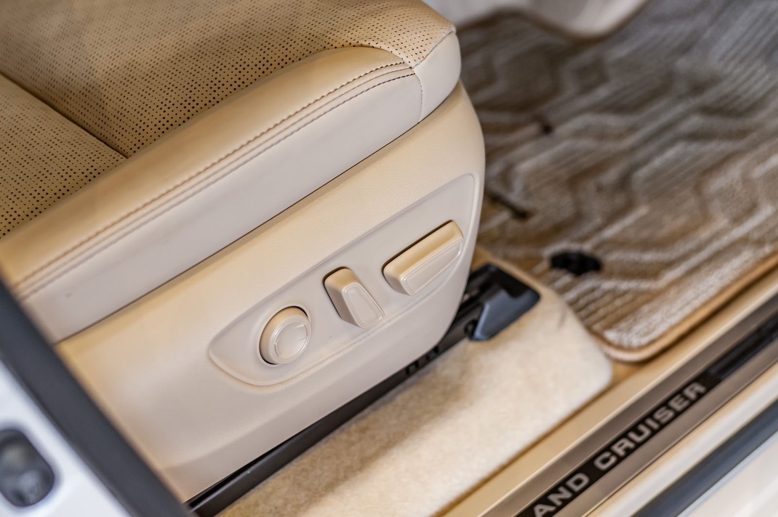 Toyota Land Cruiser Sahara ZX LC300 Full Spec 2024