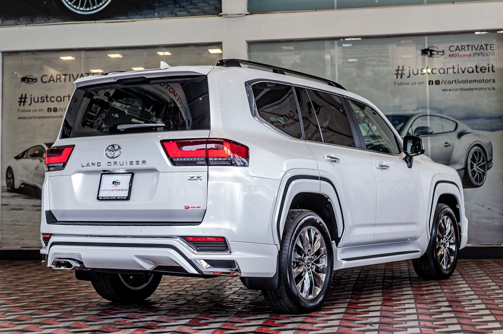 Toyota Land Cruiser Sahara ZX LC300 Full Spec 2024