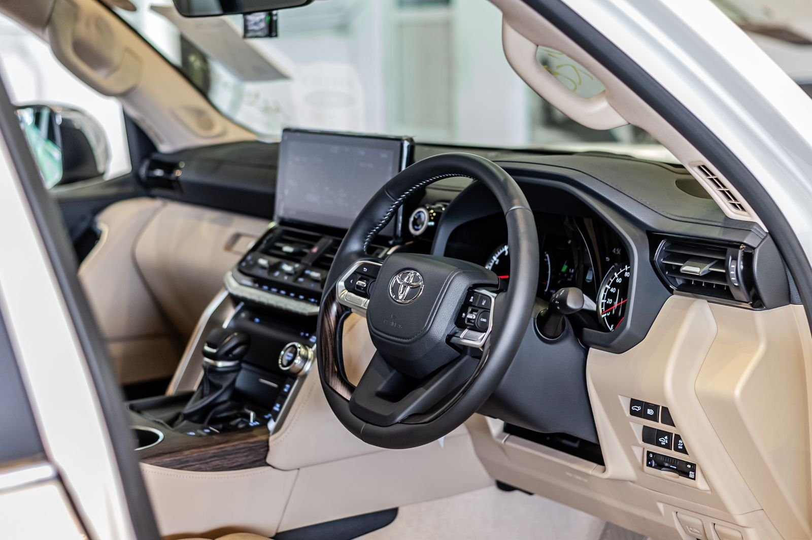 Toyota Land Cruiser Sahara ZX LC300 Full Spec 2024