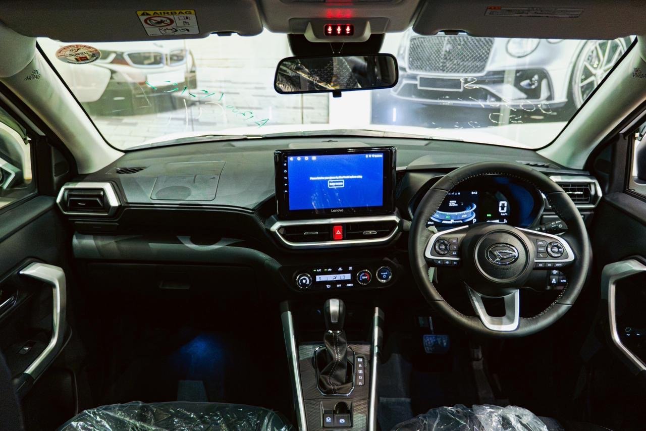 Toyota Roomy Custom GT Turbo 2023