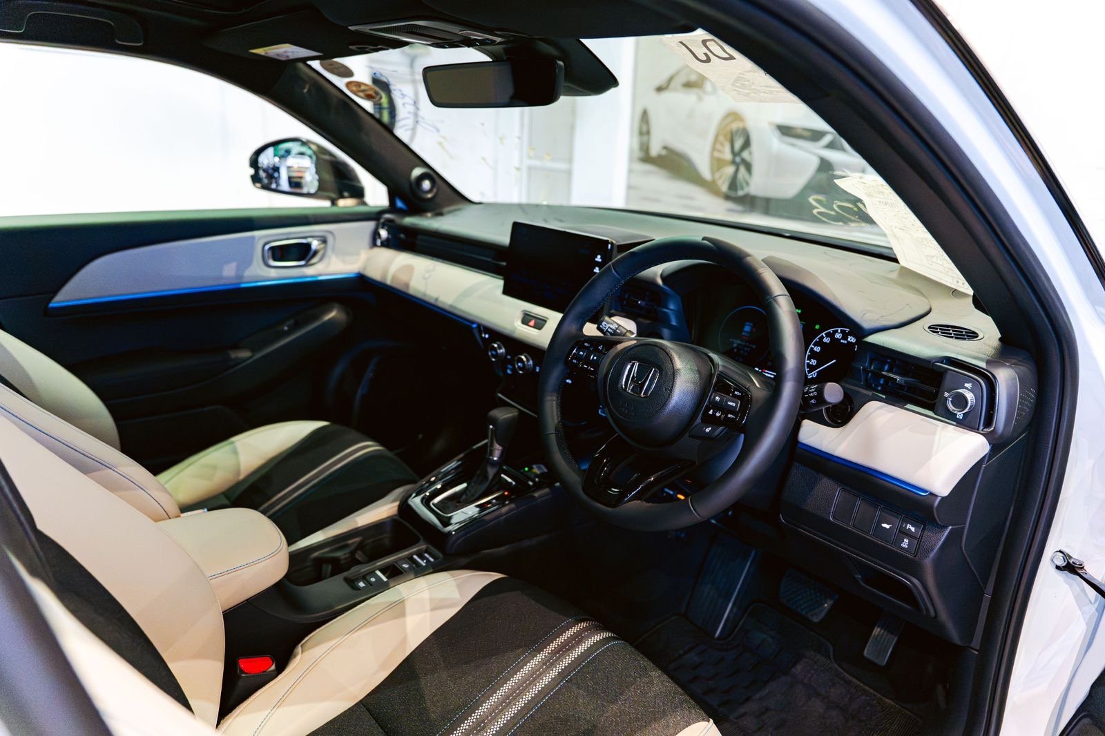 Honda Vezel Z Play Moonroof 2025