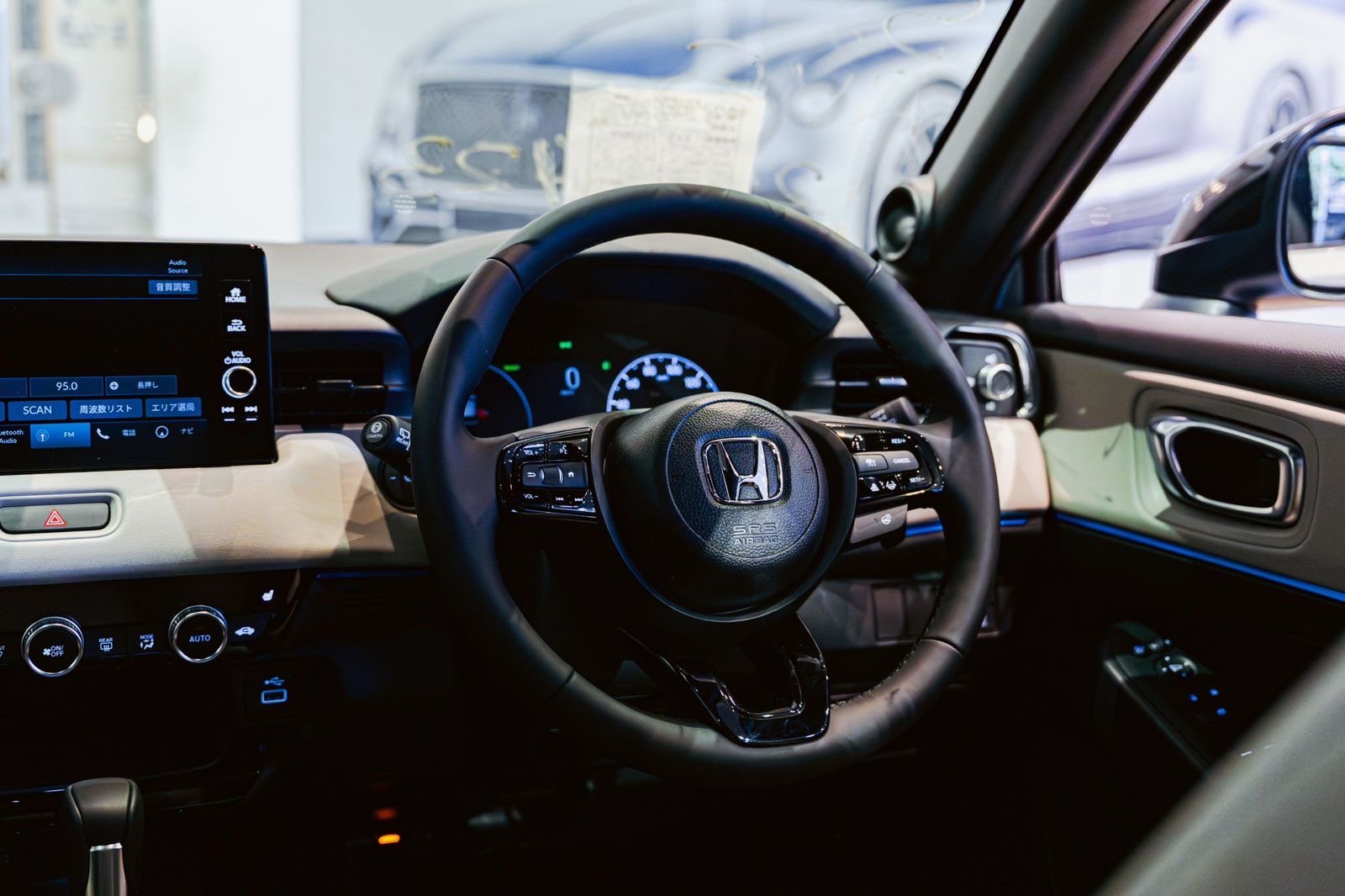 Honda Vezel Z Play Moonroof 2025