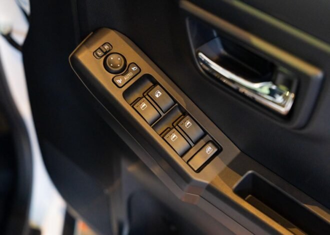 Daihatsu Taft GDark Chrome Venture 2025