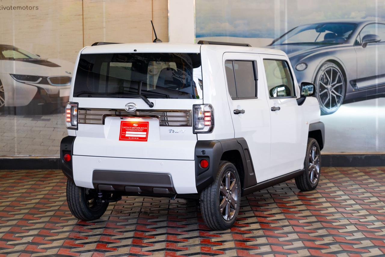 Daihatsu Taft GDark Chrome Venture 2025