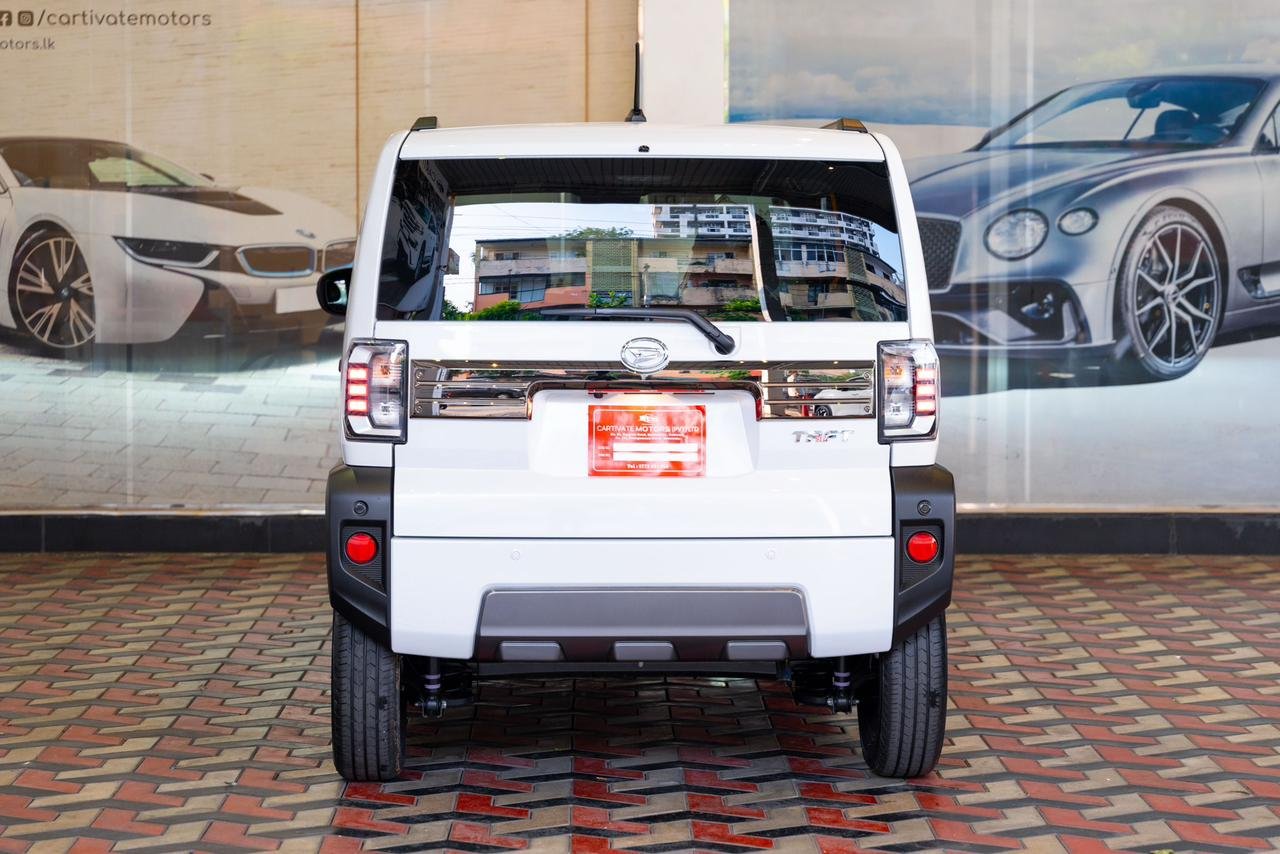 Daihatsu Taft GDark Chrome Venture 2025