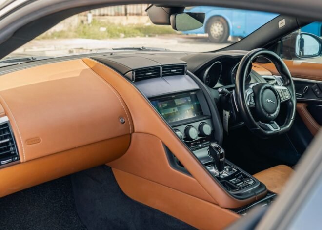 Jaguar F-Type P300 2018