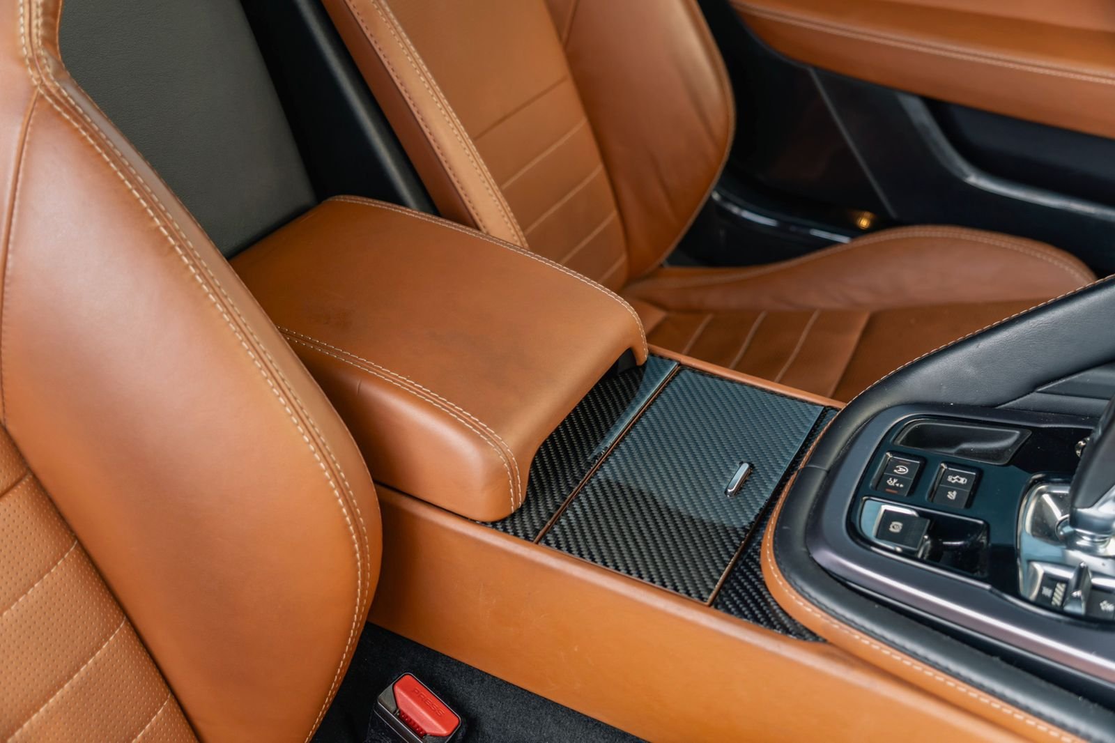 Jaguar F-Type P300 2018