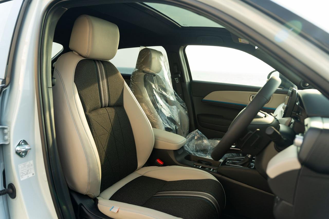 Honda Vezel Z play moonroof 2025