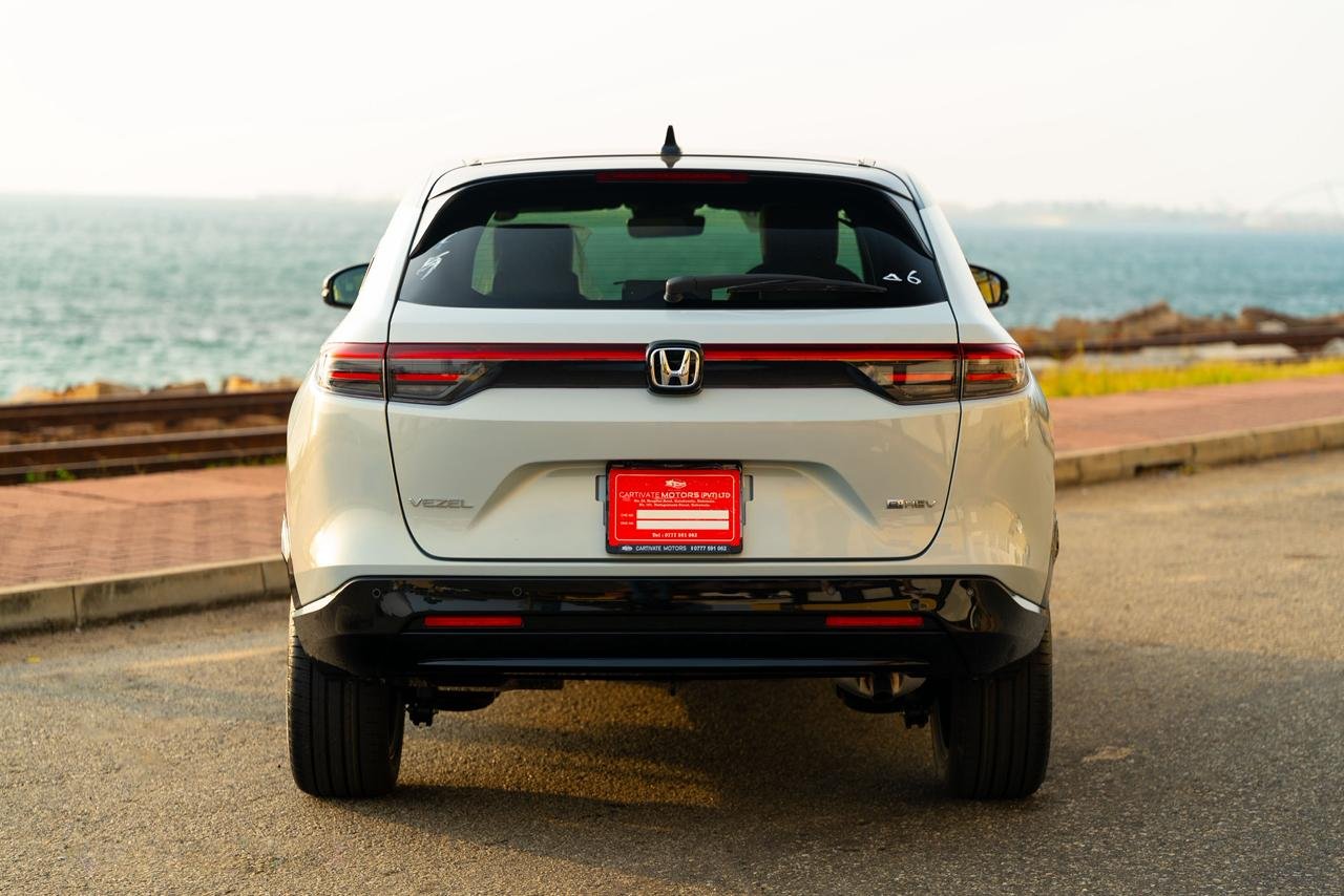 Honda Vezel Z play moonroof 2025