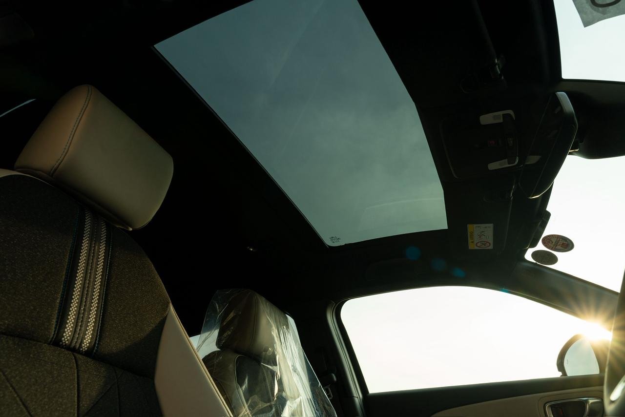 Honda Vezel Z play moonroof 2025