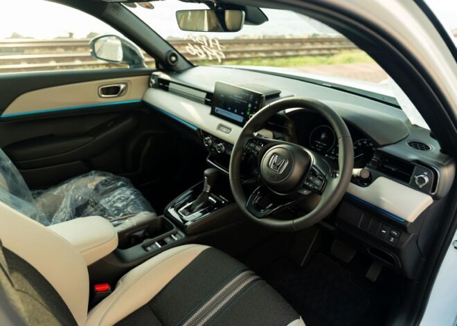 Honda Vezel Z play moonroof 2025