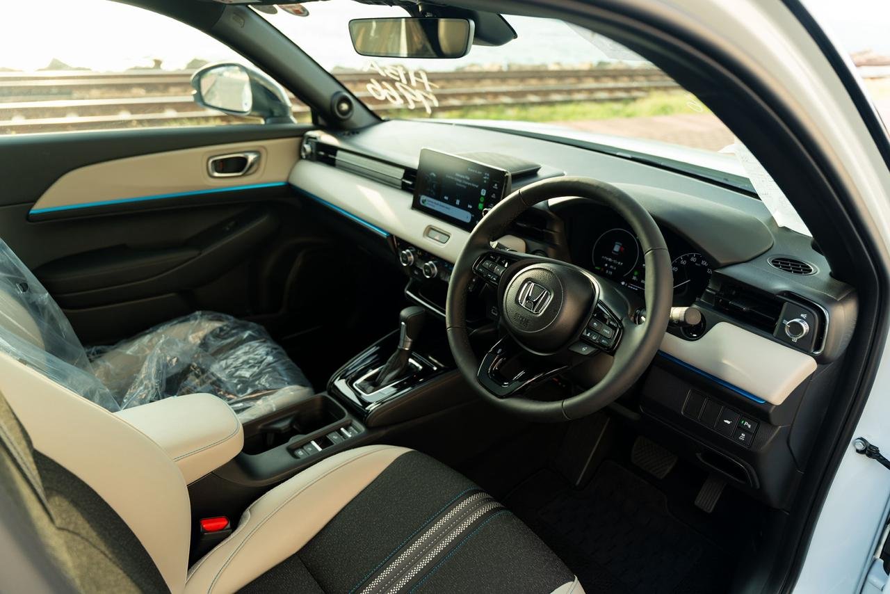 Honda Vezel Z play moonroof 2025