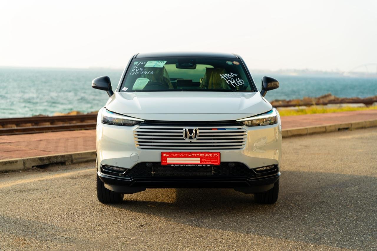 Honda Vezel Z play moonroof 2025