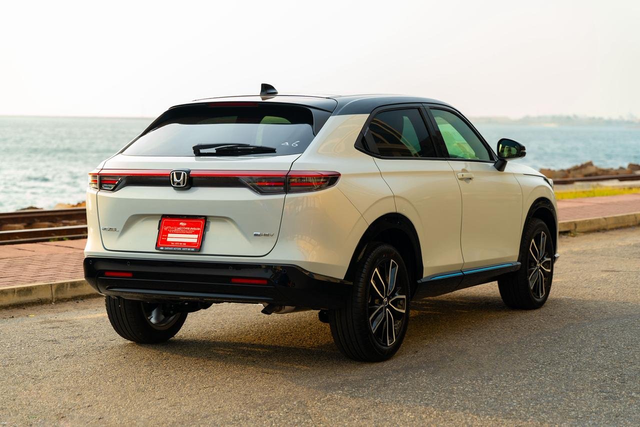 Honda Vezel Z play moonroof 2025