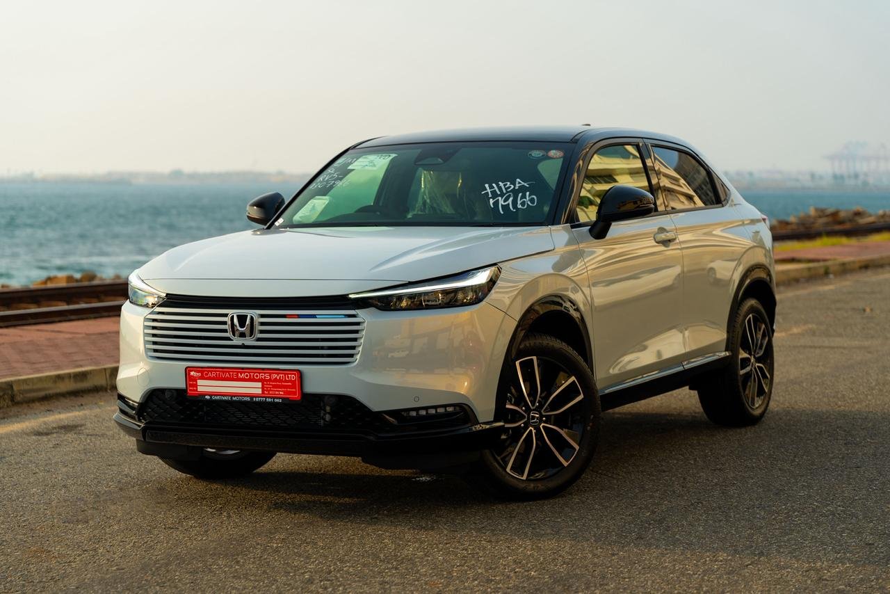 Honda Vezel Z play moonroof 2025