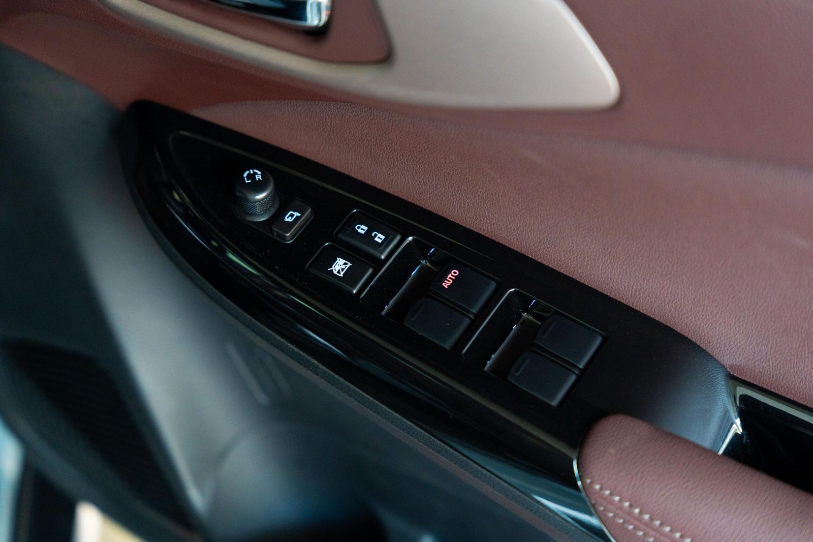 Toyota Taisor V Grade 2026 Silver and Black Top