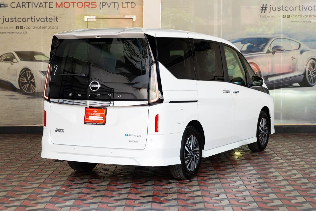 Nissan Serena e-POWER Star V 2025
