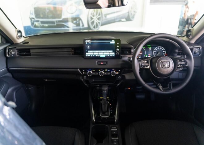 Honda Vezel Z Premium 10 Speaker 2026