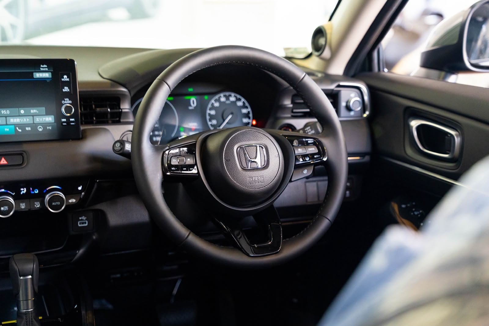 Honda Vezel Z Premium 10 Speaker 2026