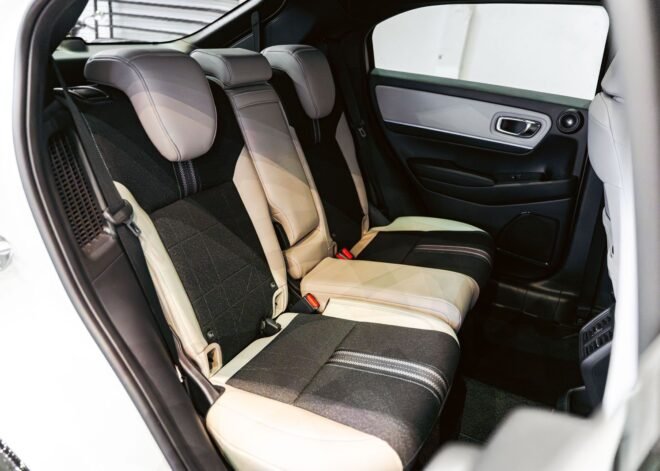 Honda Vezel Z Play Moonroof 2025 Sunlight White