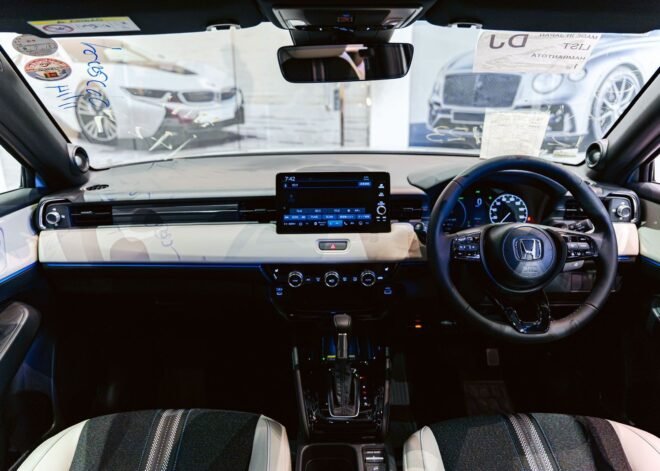 Honda Vezel Z Play Moonroof 2025 Sunlight White