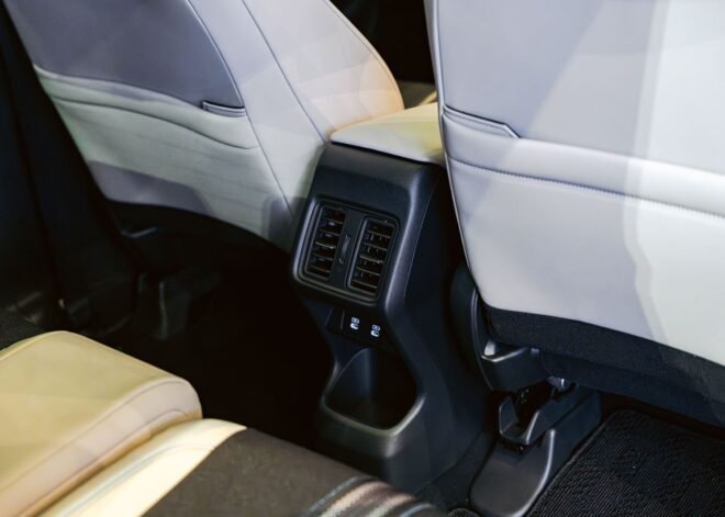 Honda Vezel Z Play Moonroof 2025 Sunlight White