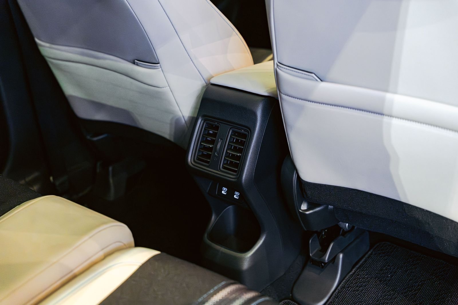 Honda Vezel Z Play Moonroof 2025 Sunlight White