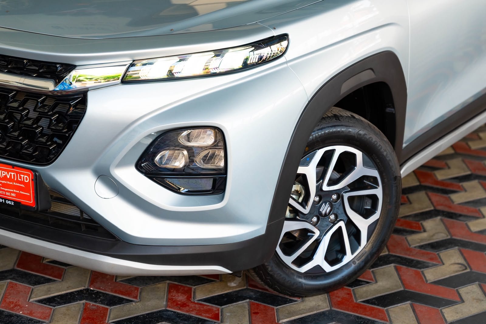 Suzuki Fronx Alpha 2026 Silver with Black Top