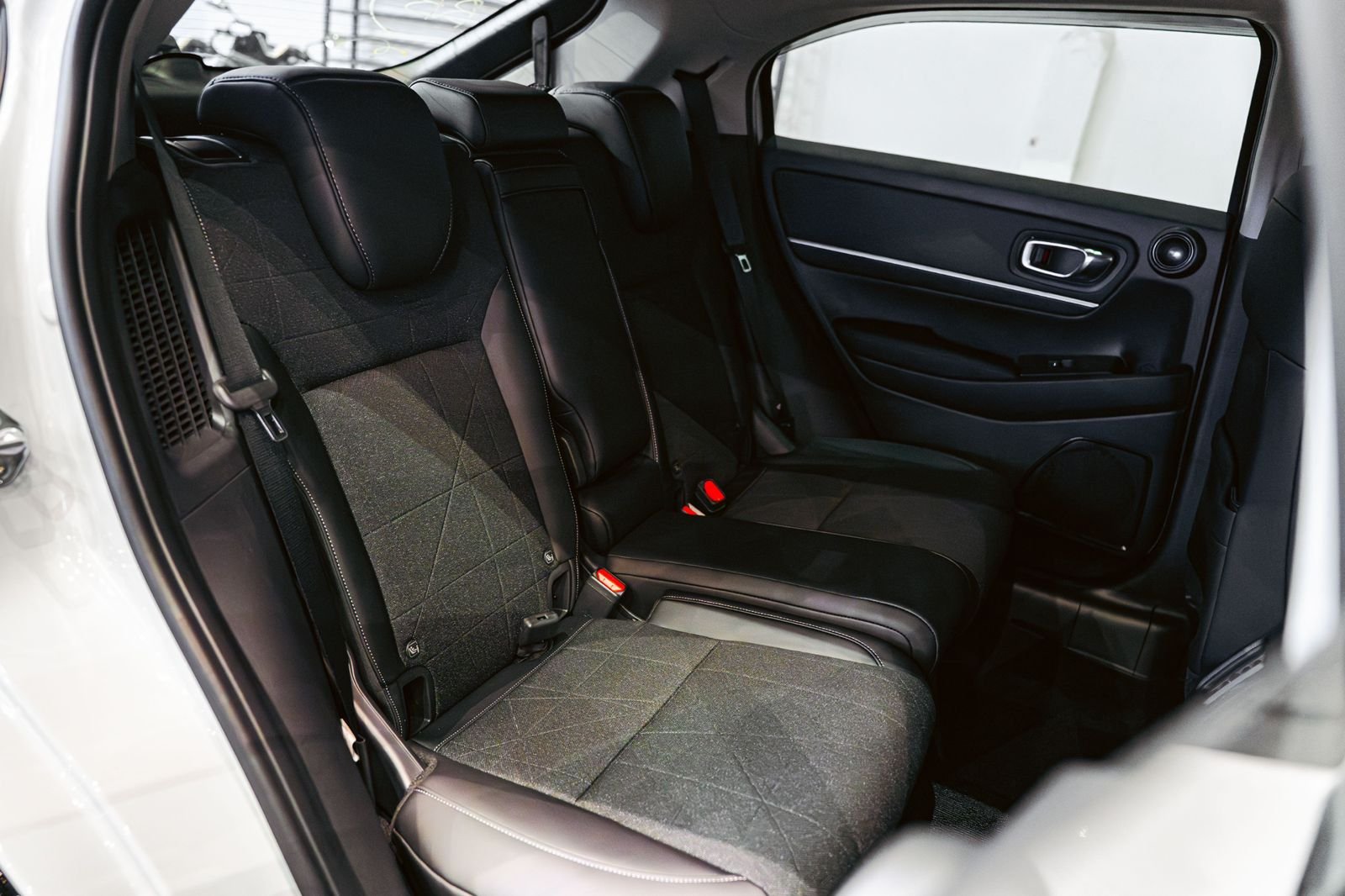Honda Vezel Z Premium 10 Speaker 2026 Pearl White