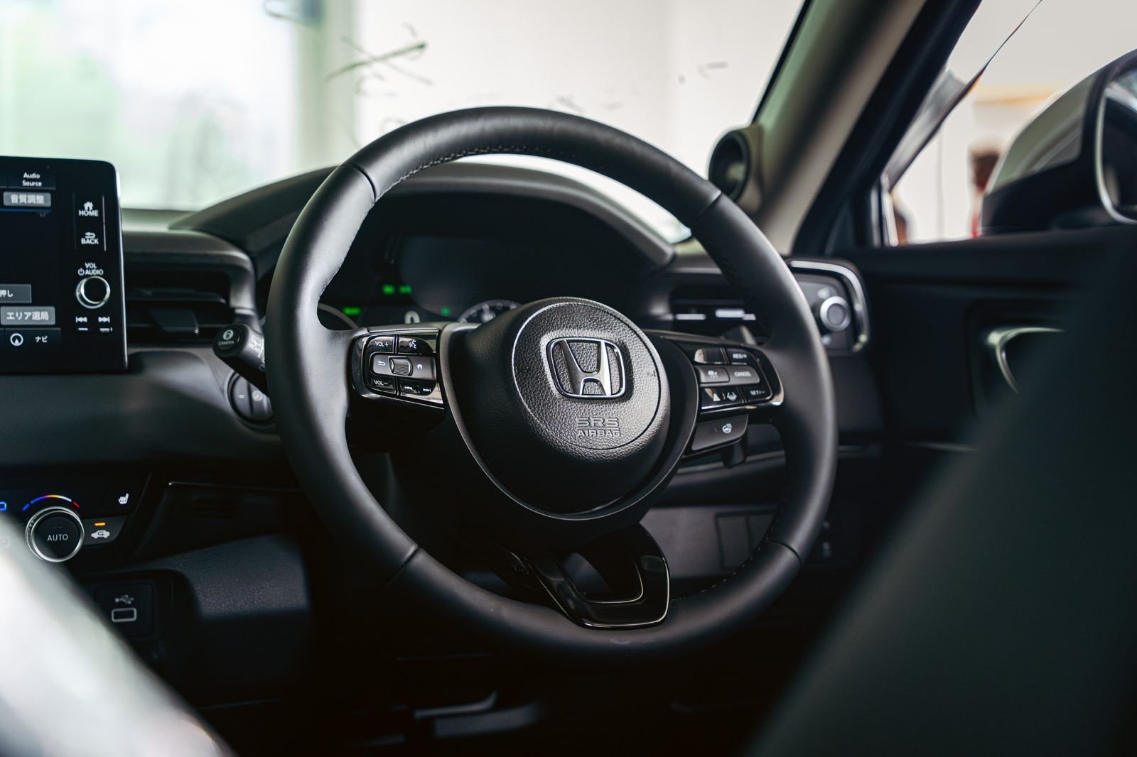 Honda Vezel Z Premium 10 Speaker 2026 Pearl White