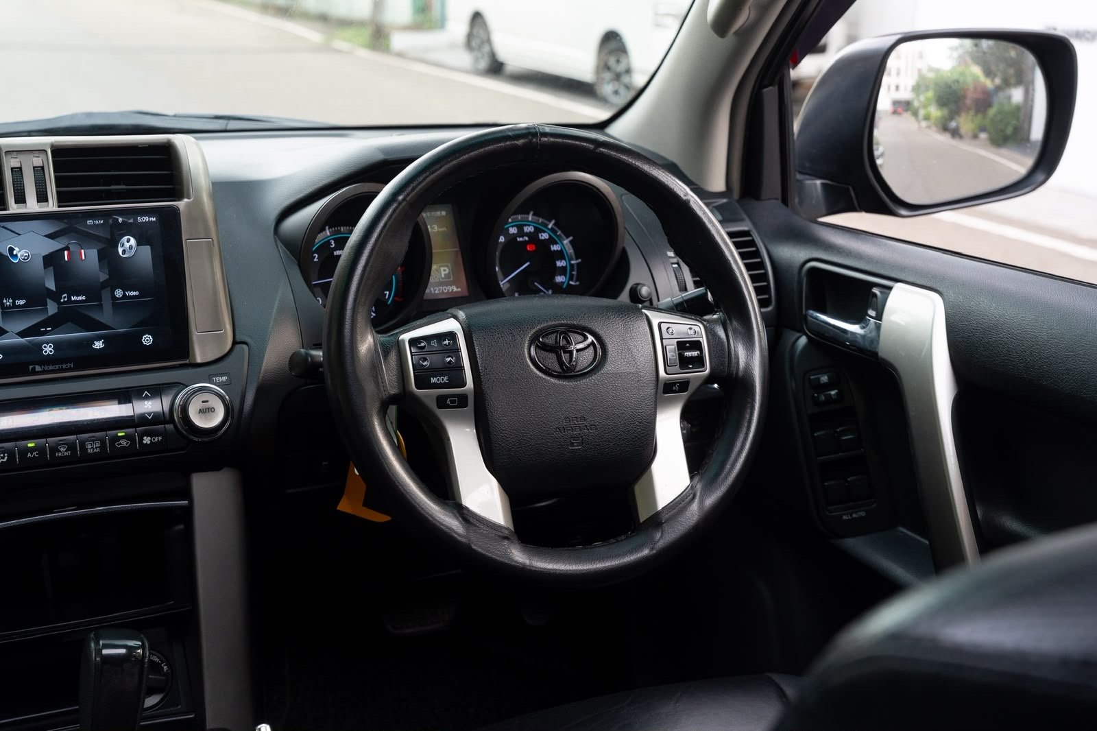 Toyota Land Cruiser Prado TX TRJ 150 2011