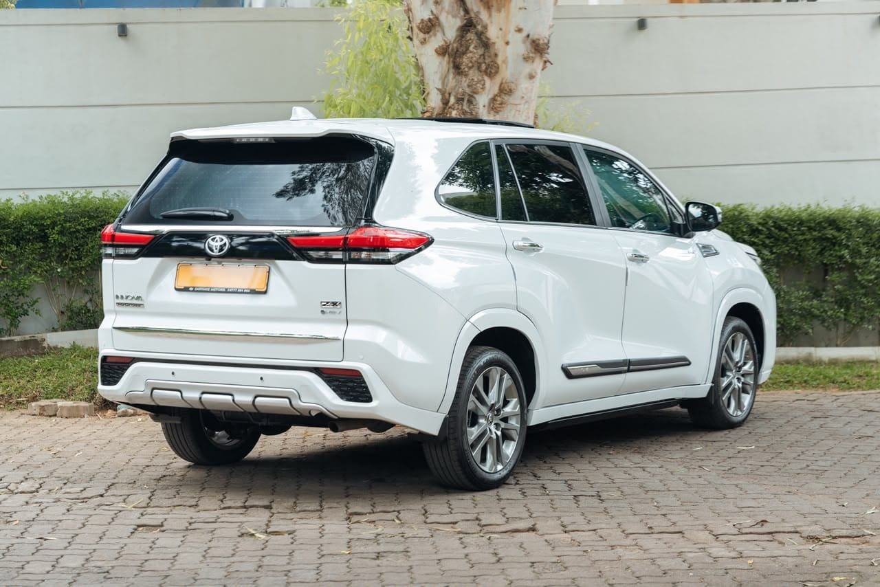 Toyota Innova Hycross 2026